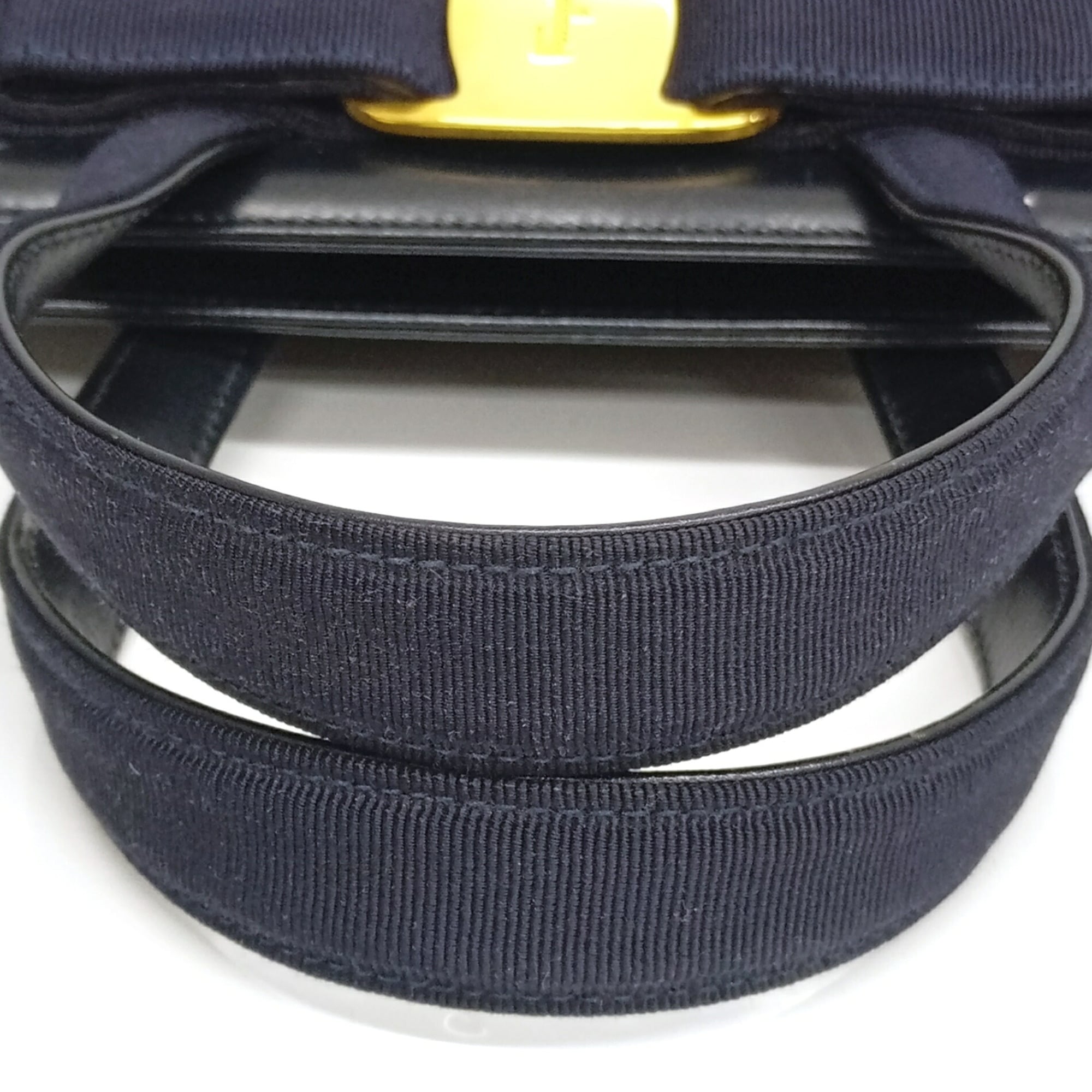 Salvatore Ferragamo Navy Leather Handbag (Pre-Owned)