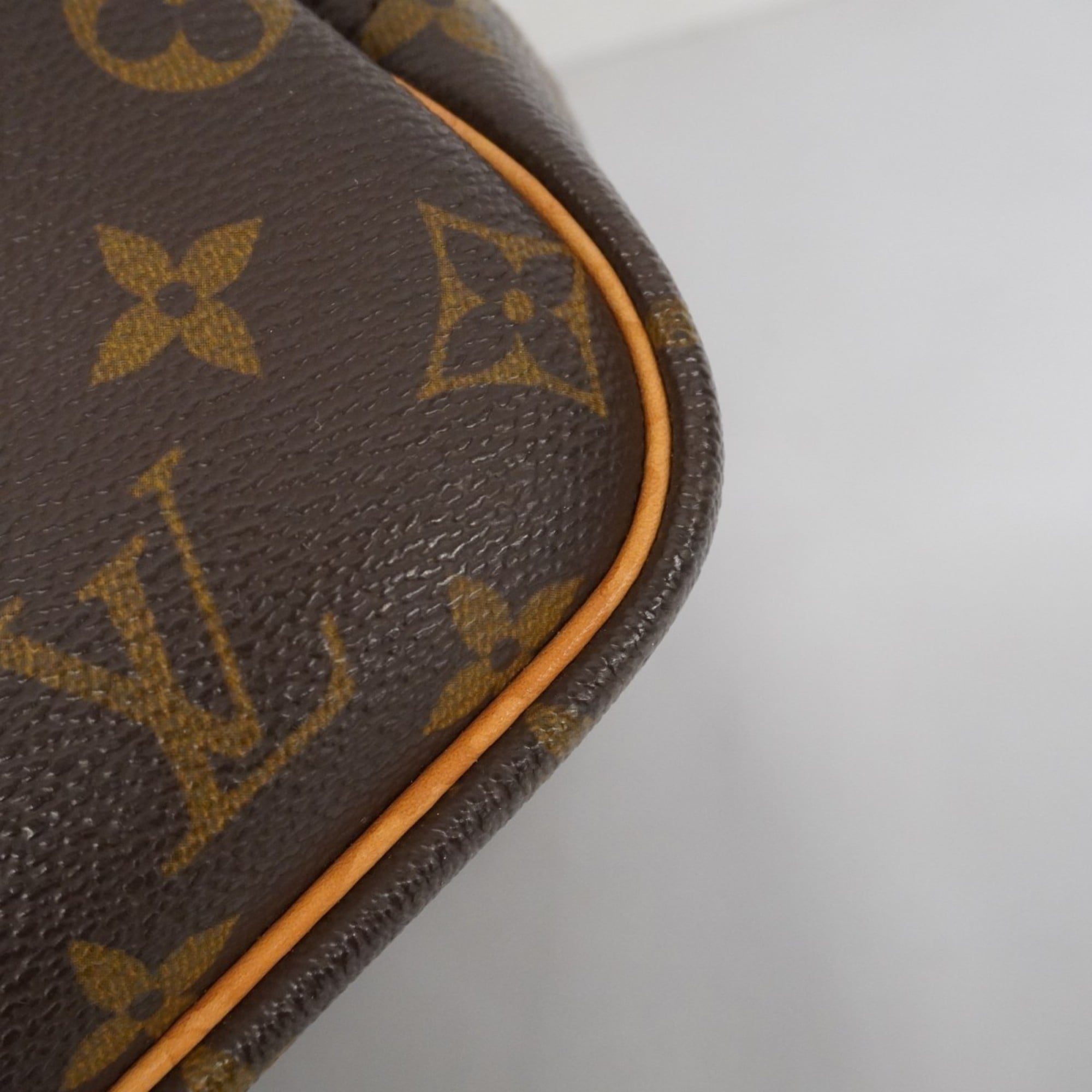 Louis Vuitton Brown Handbag (Pre-Owned)