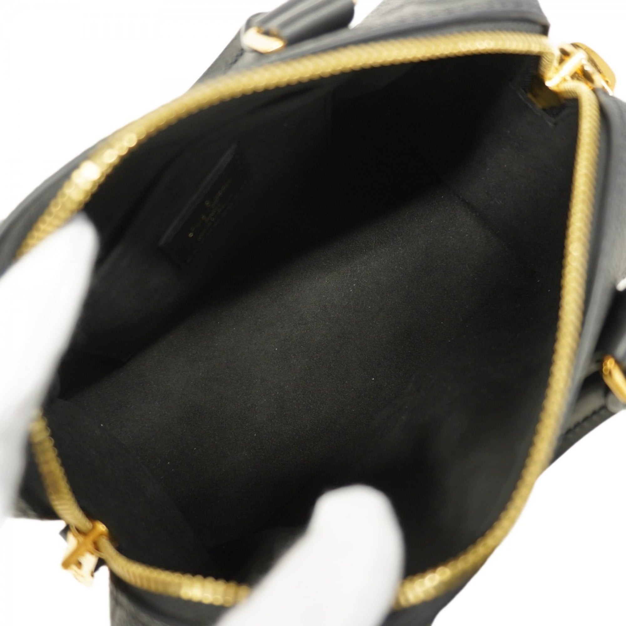 Louis Vuitton Noir Handbag (Pre-Owned)