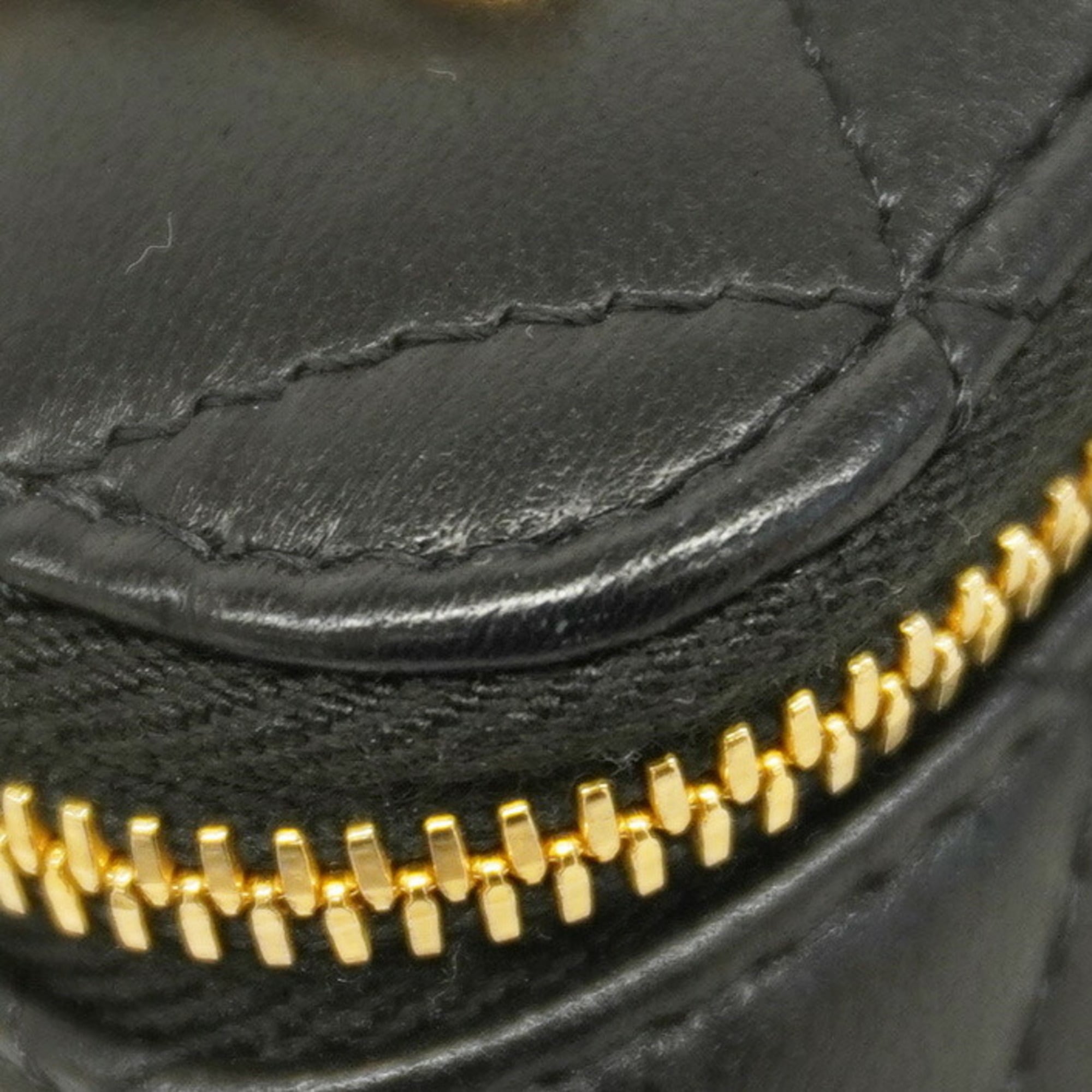 Chanel Black Leather Shoulder Bag (Pre-Owned)