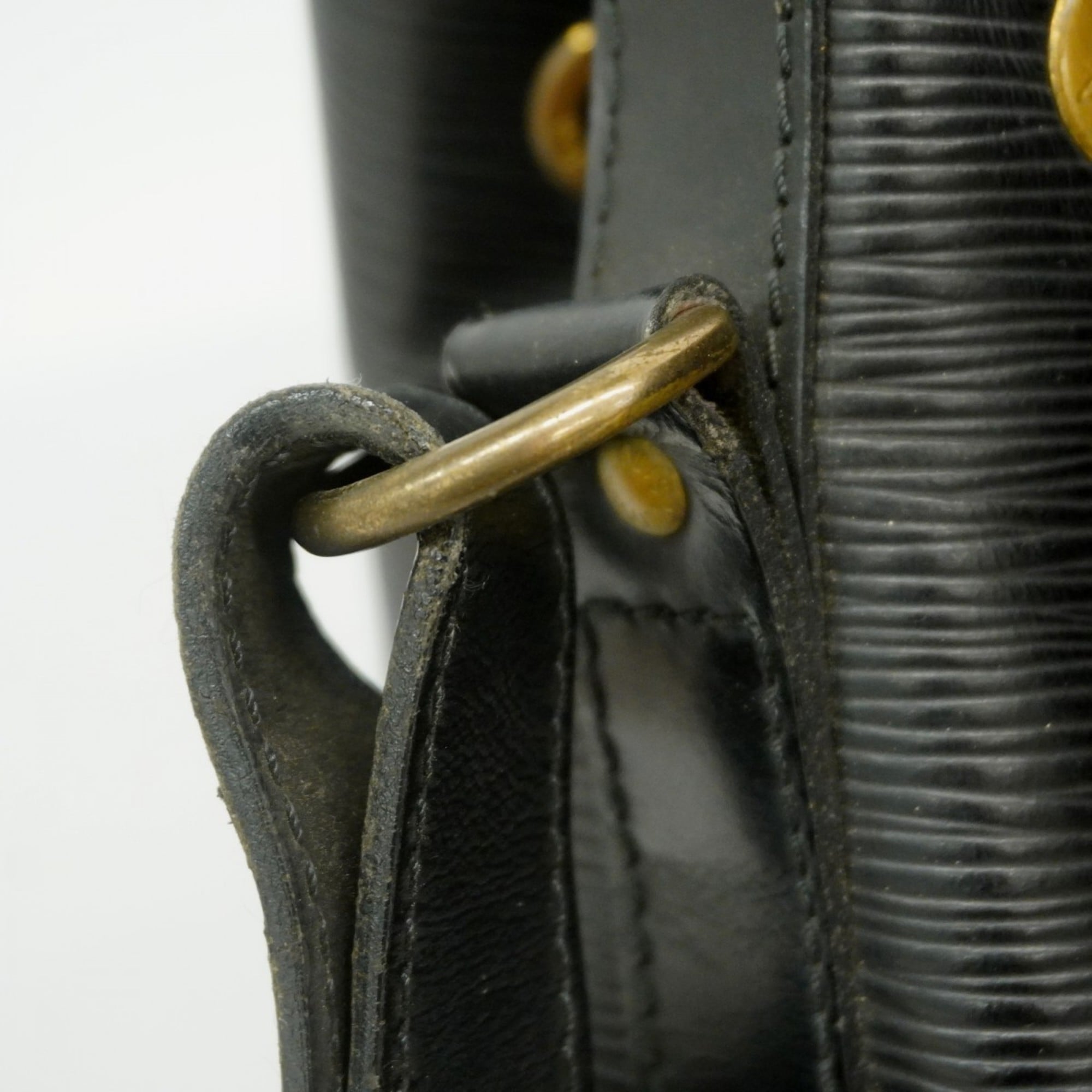 Louis Vuitton Noir Shoulder Bag (Pre-Owned)
