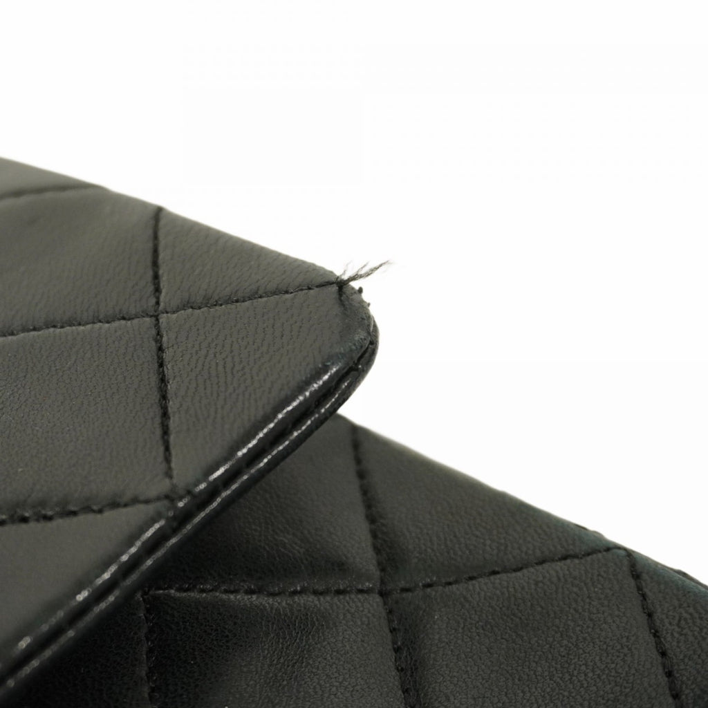 Chanel Black Leather Shoulder Bag (Pre-Owned)