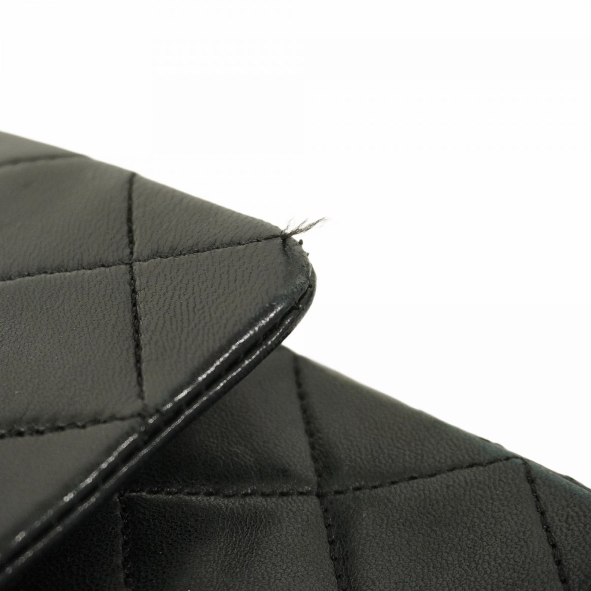 Chanel Black Leather Shoulder Bag (Pre-Owned)