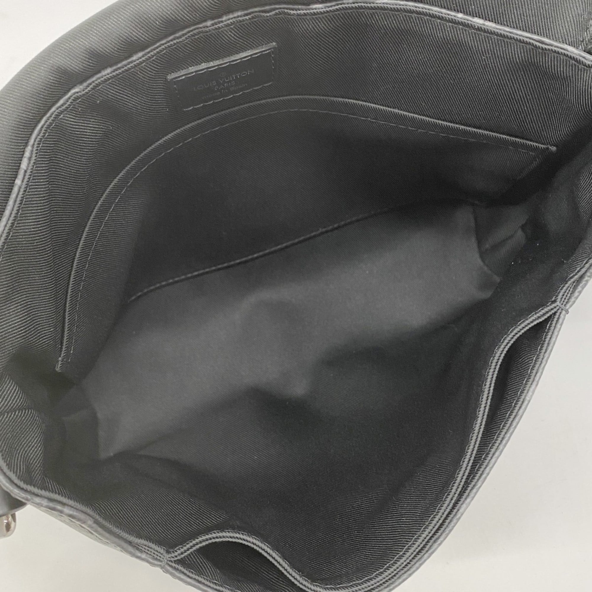 Louis Vuitton Black Shoulder Bag (Pre-Owned)