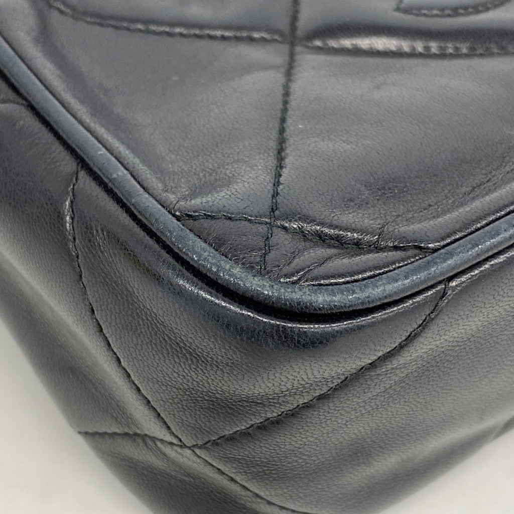 Chanel Black Leather Shoulder Bag (Pre-Owned)