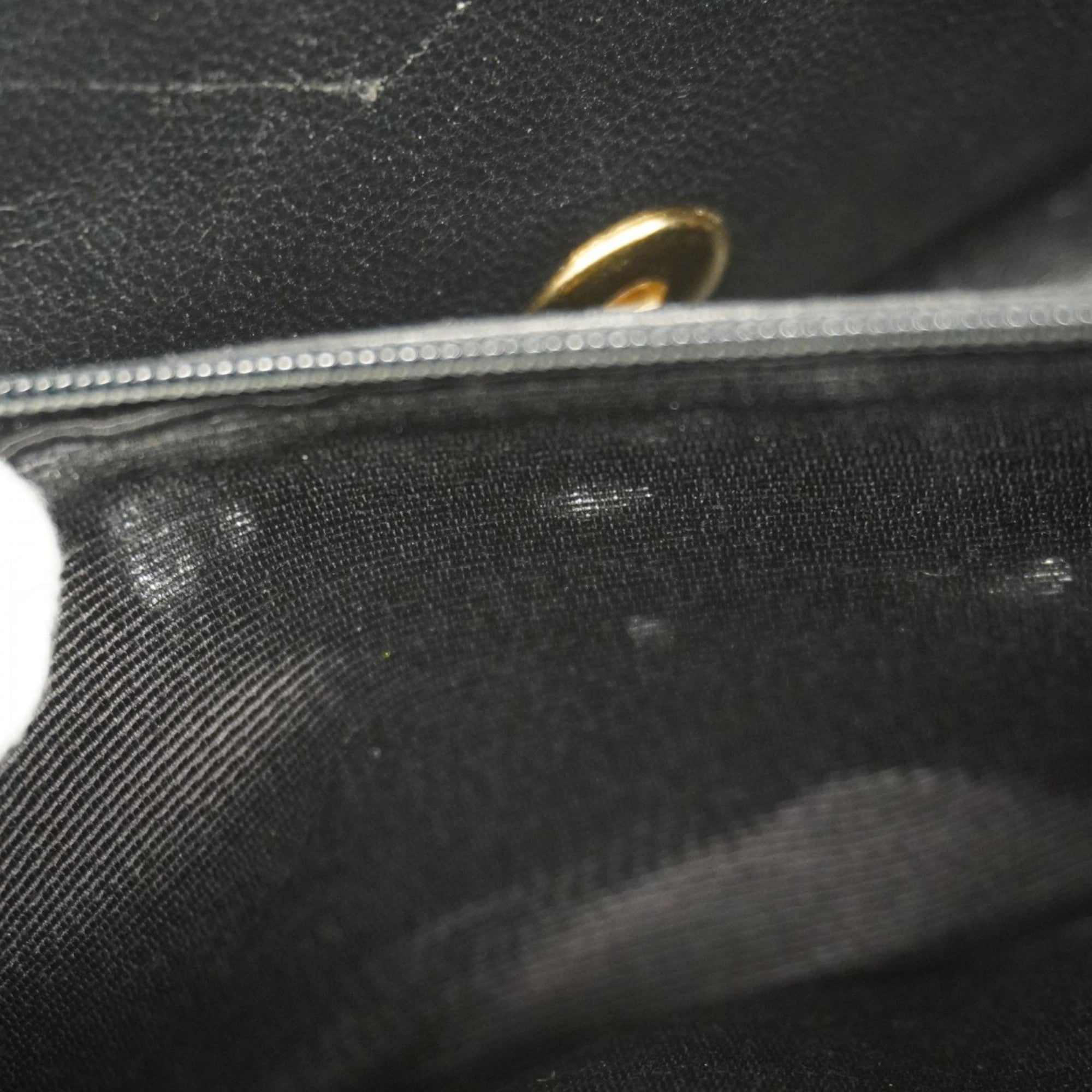 Chanel Black Leather Shoulder Bag (Pre-Owned)