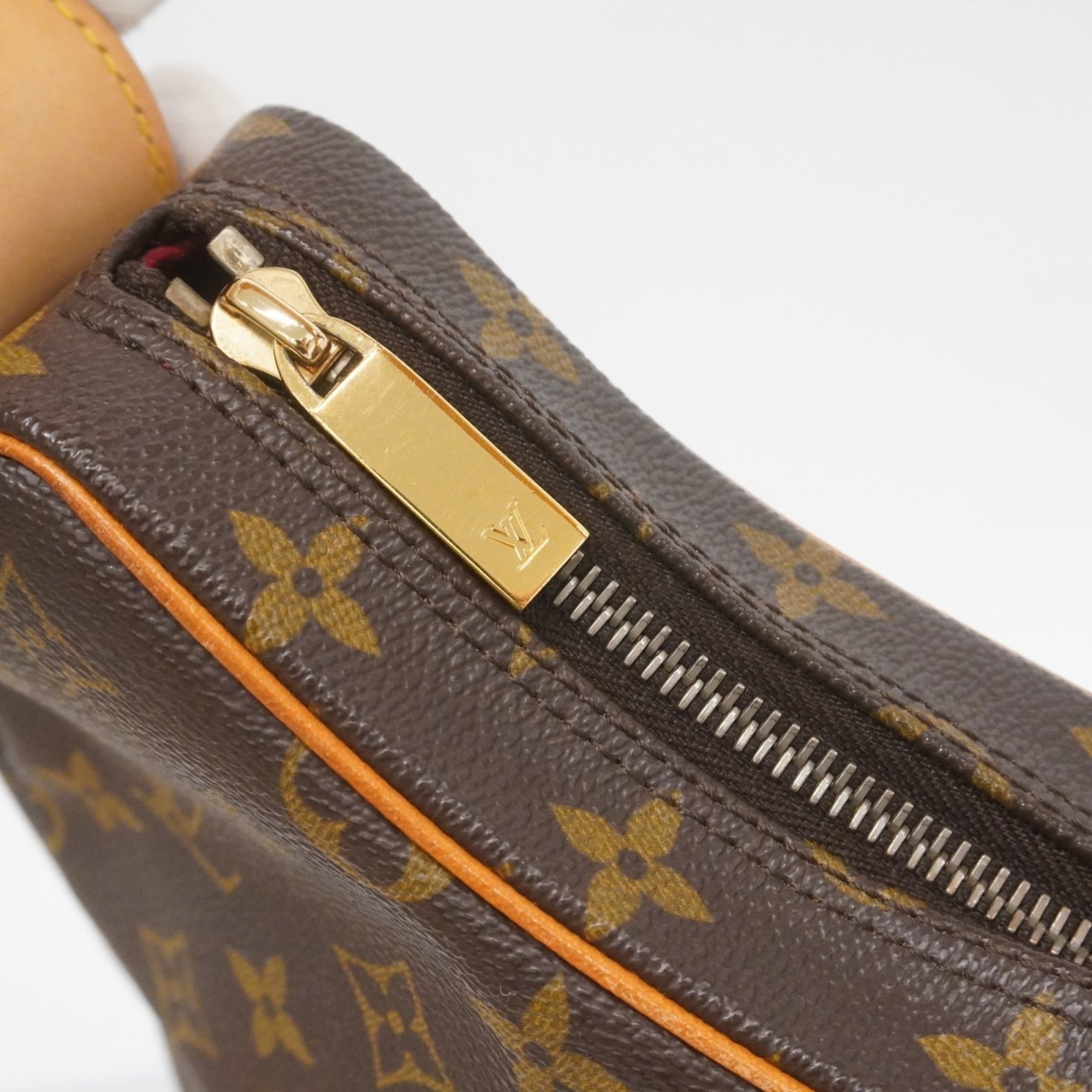 Louis Vuitton Brown Shoulder Bag (Pre-Owned)