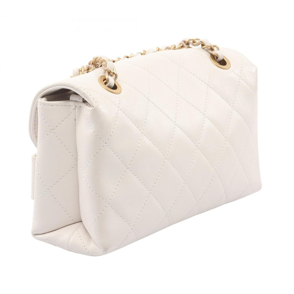 Chanel White Leather Shoulder Bag (Pre-Owned)