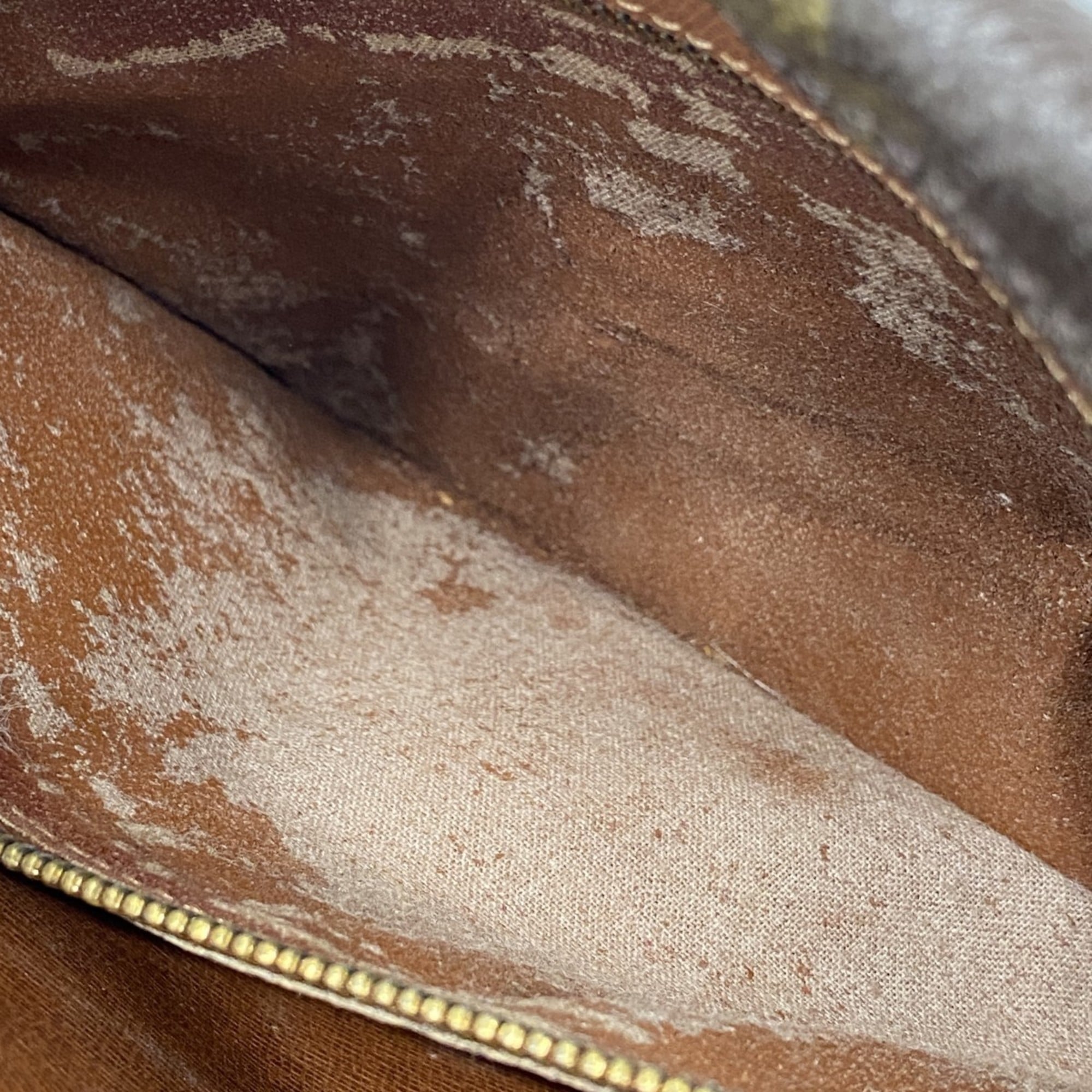 Louis Vuitton Brown Shoulder Bag (Pre-Owned)