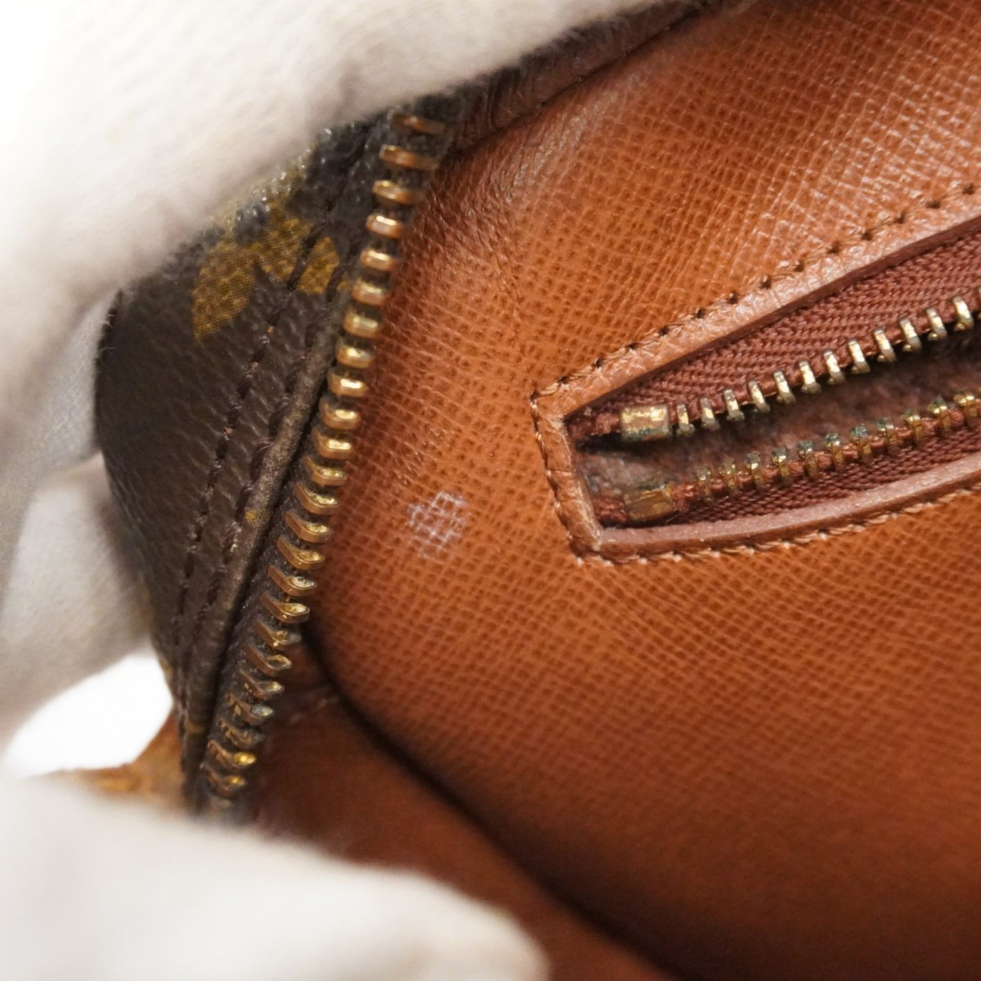 Louis Vuitton Brown Shoulder Bag (Pre-Owned)