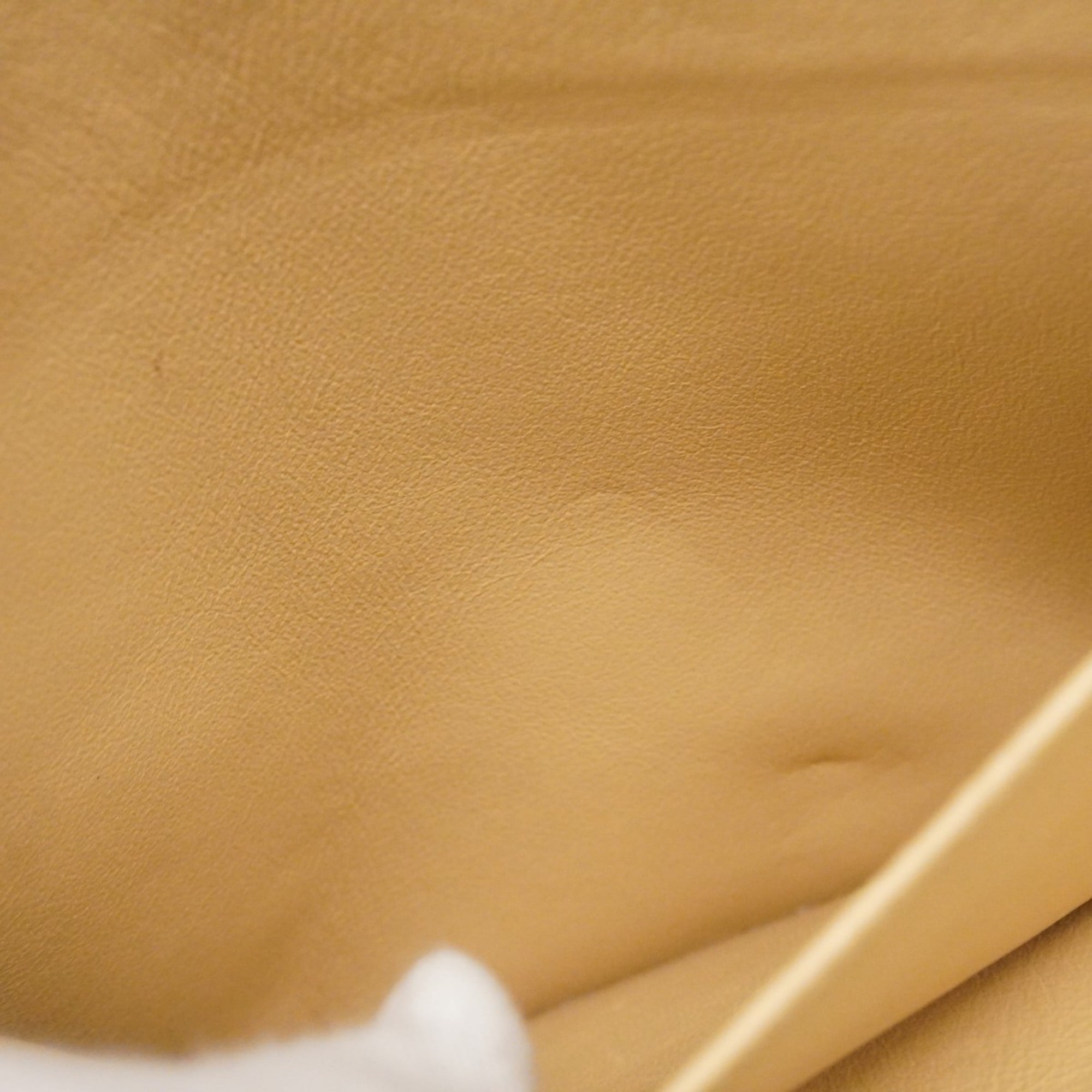 Chanel Beige Leather Shoulder Bag (Pre-Owned)