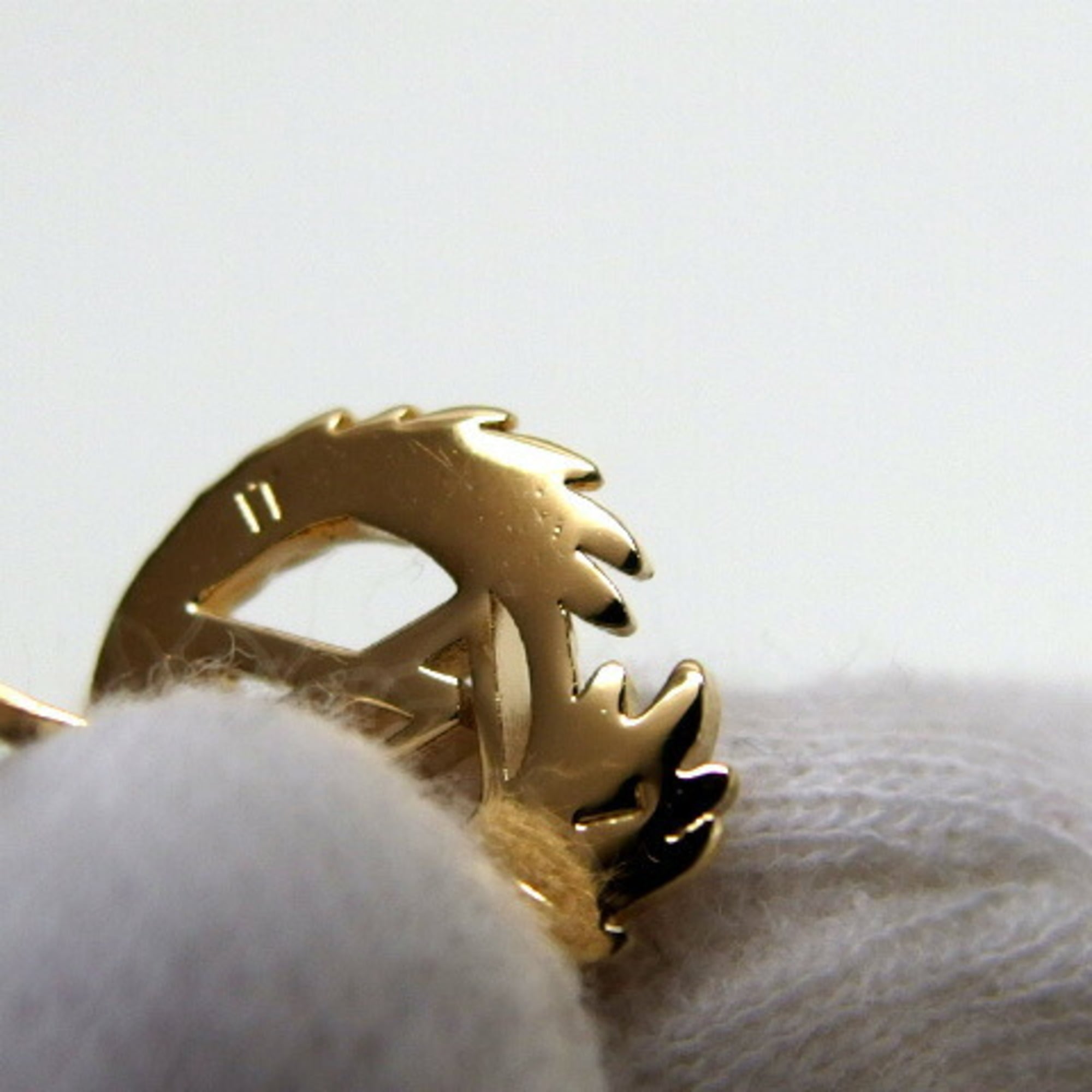 Louis Vuitton Gold Metal (Pre-Owned)