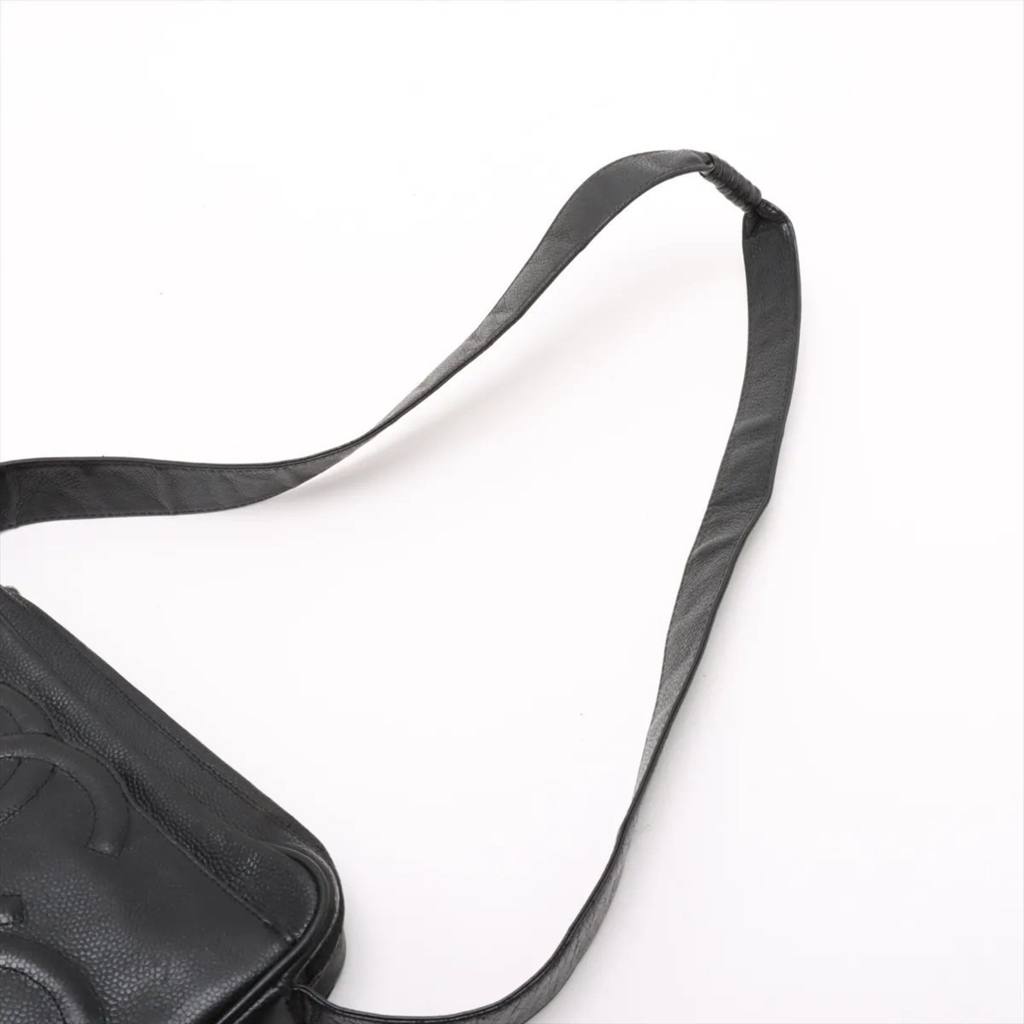 Chanel Black Leather Shoulder Bag (Pre-Owned)
