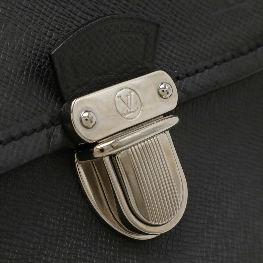 Louis Vuitton Taiga Ardoise Black Leather Shoulder Bag (Pre-Owned)