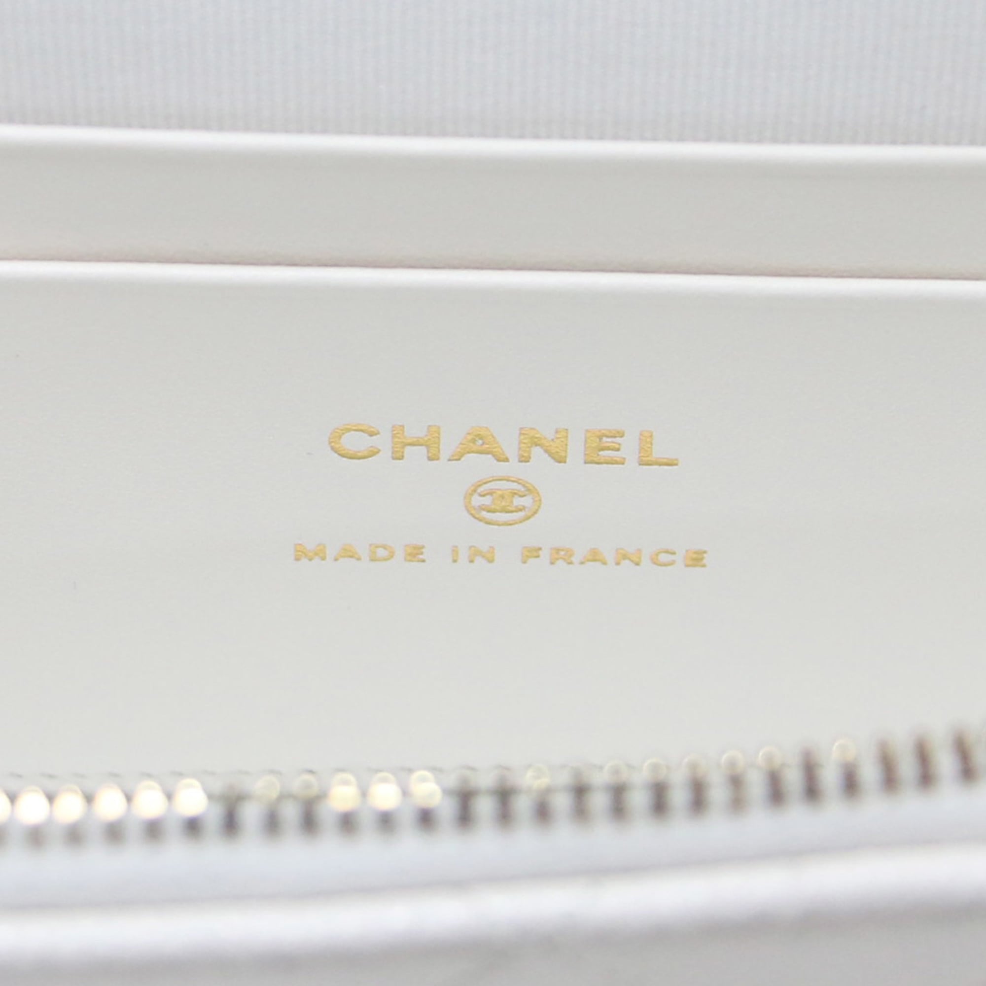 Chanel White Grained Calfskin Handbag Shoulder Bag (Pre-Owned)