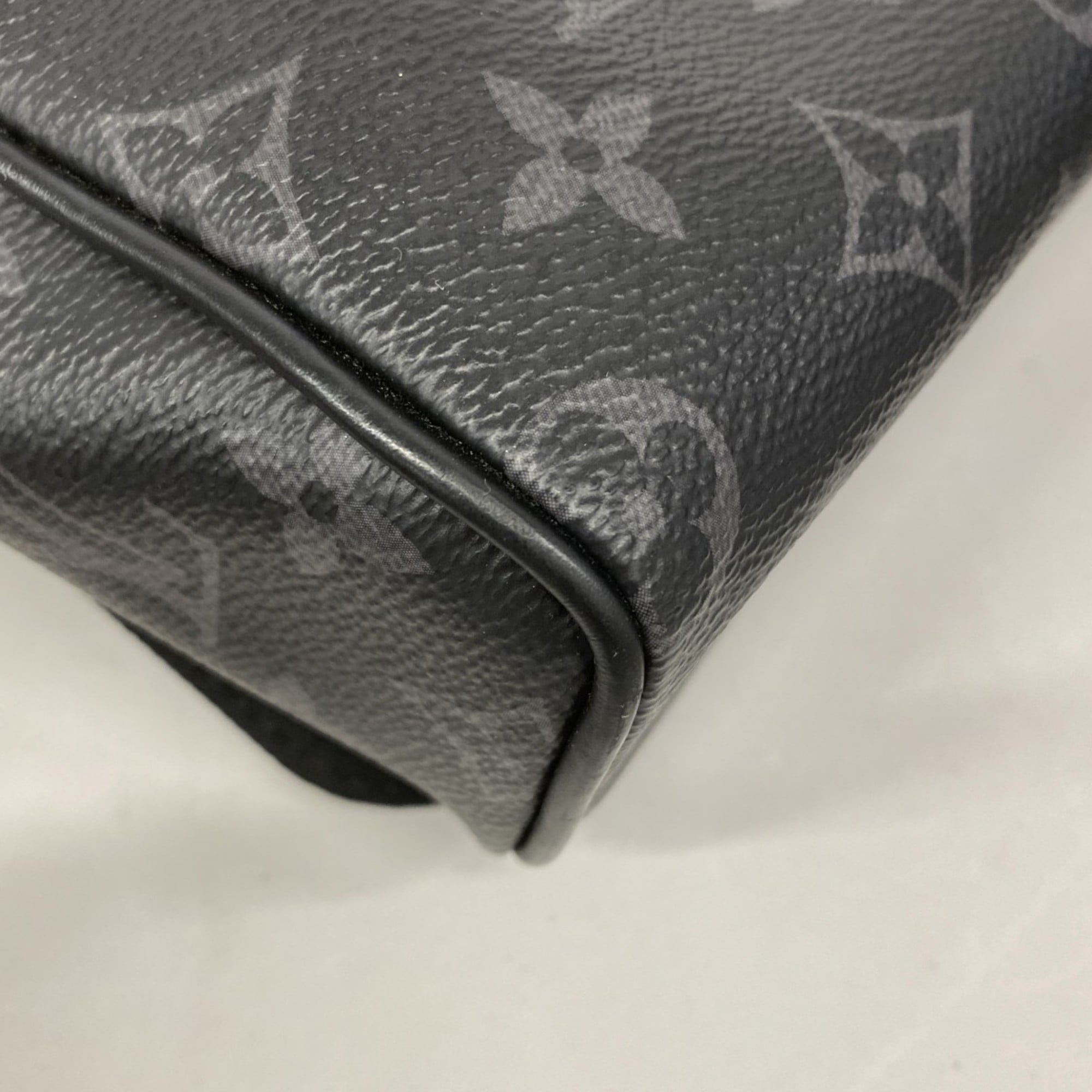 Louis Vuitton Black Shoulder Bag (Pre-Owned)