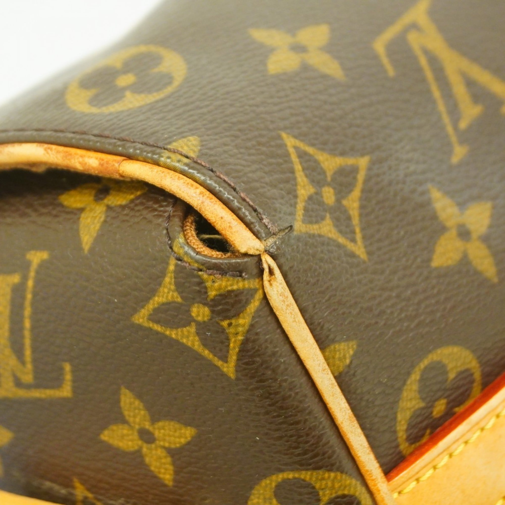 Louis Vuitton Brown Shoulder Bag (Pre-Owned)