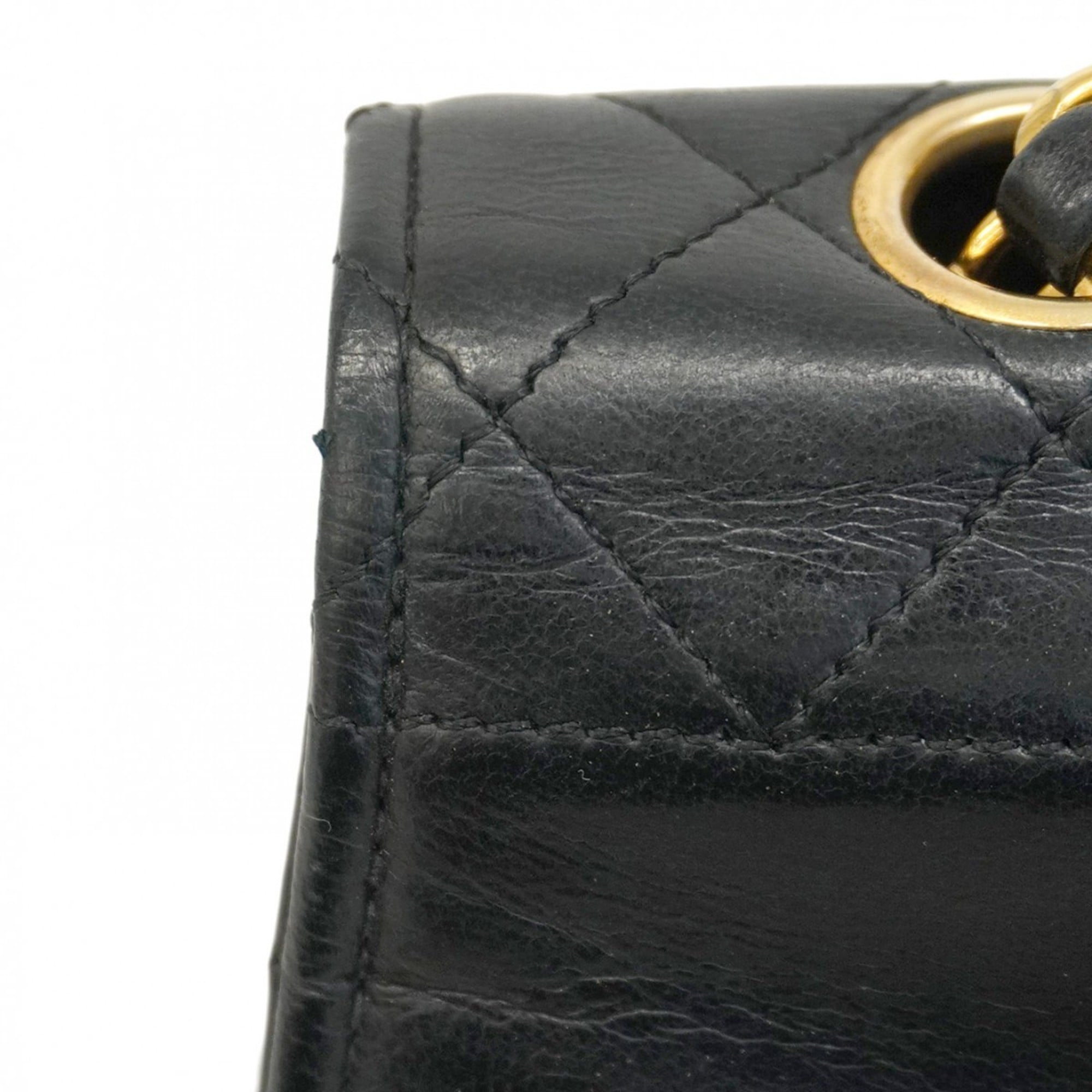 Chanel Black Leather Shoulder Bag (Pre-Owned)