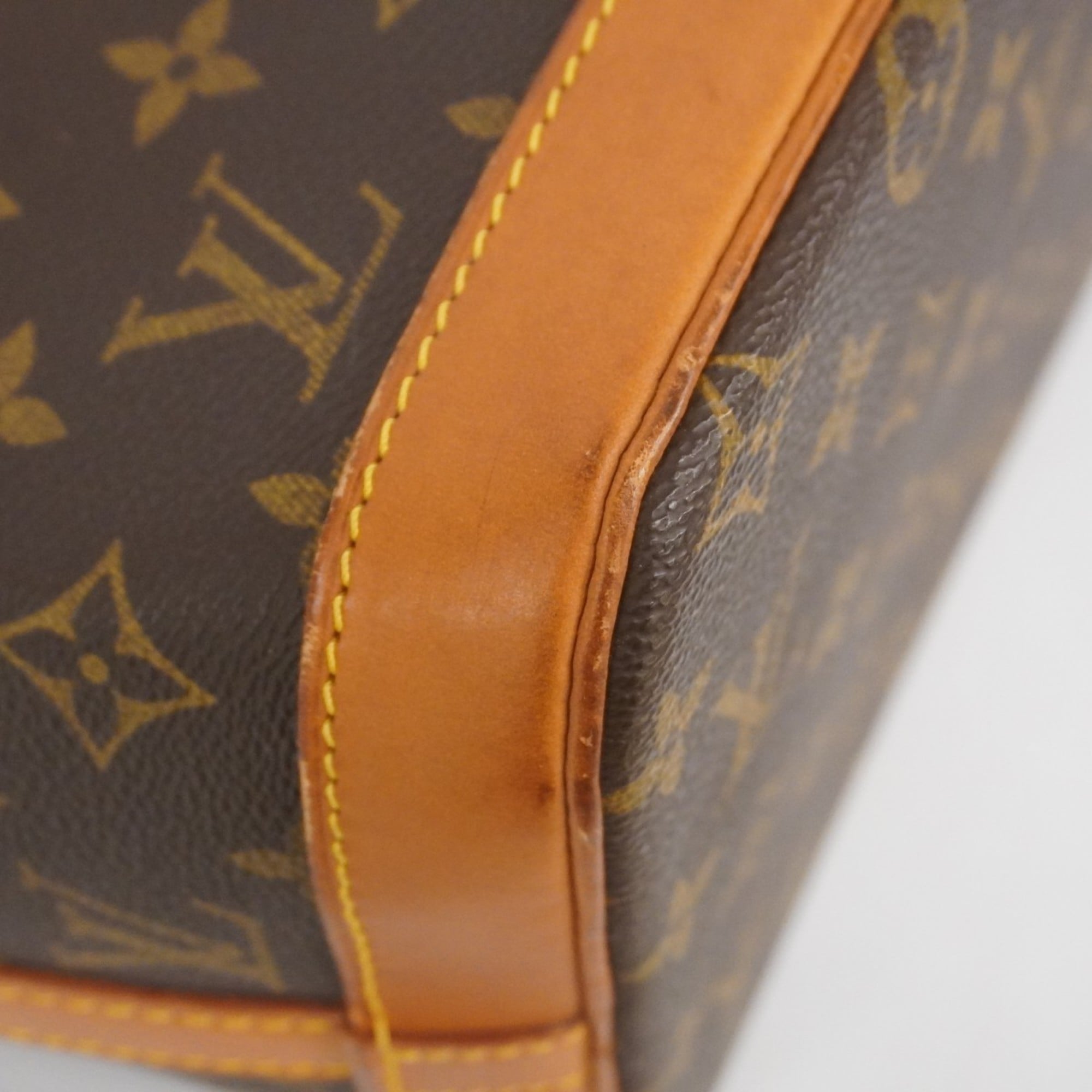 Louis Vuitton Brown Shoulder Bag (Pre-Owned)