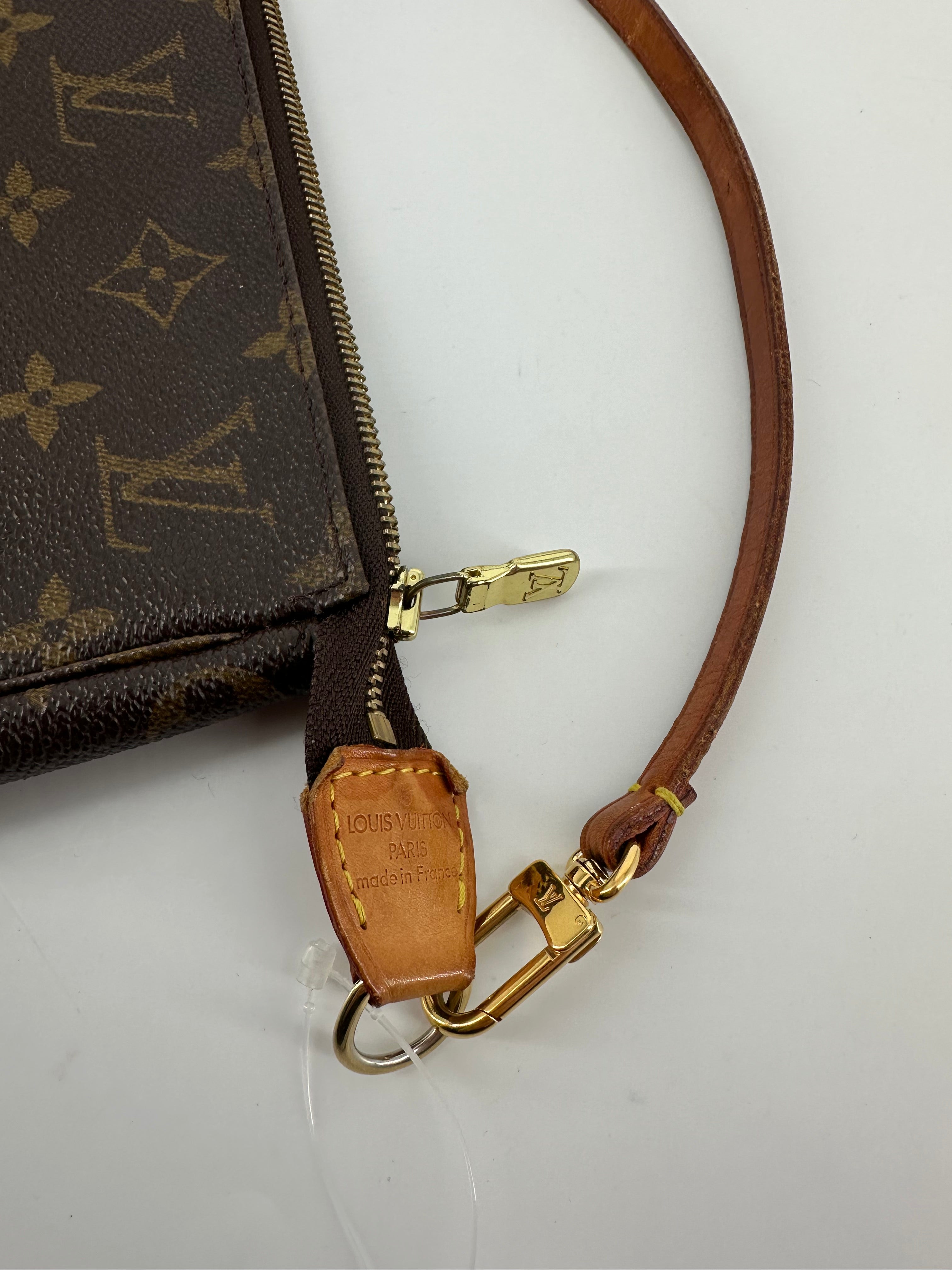 Louis Vuitton Pochette Accessoires Nm Monogram Canvas Brown Canvas Handbag (Pre-Owned)