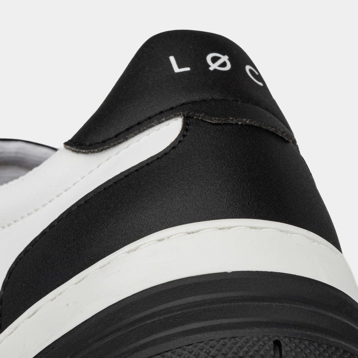 Exclusive Atom Womens Lifestyle Shoes (White/Black) — 36 — Back View