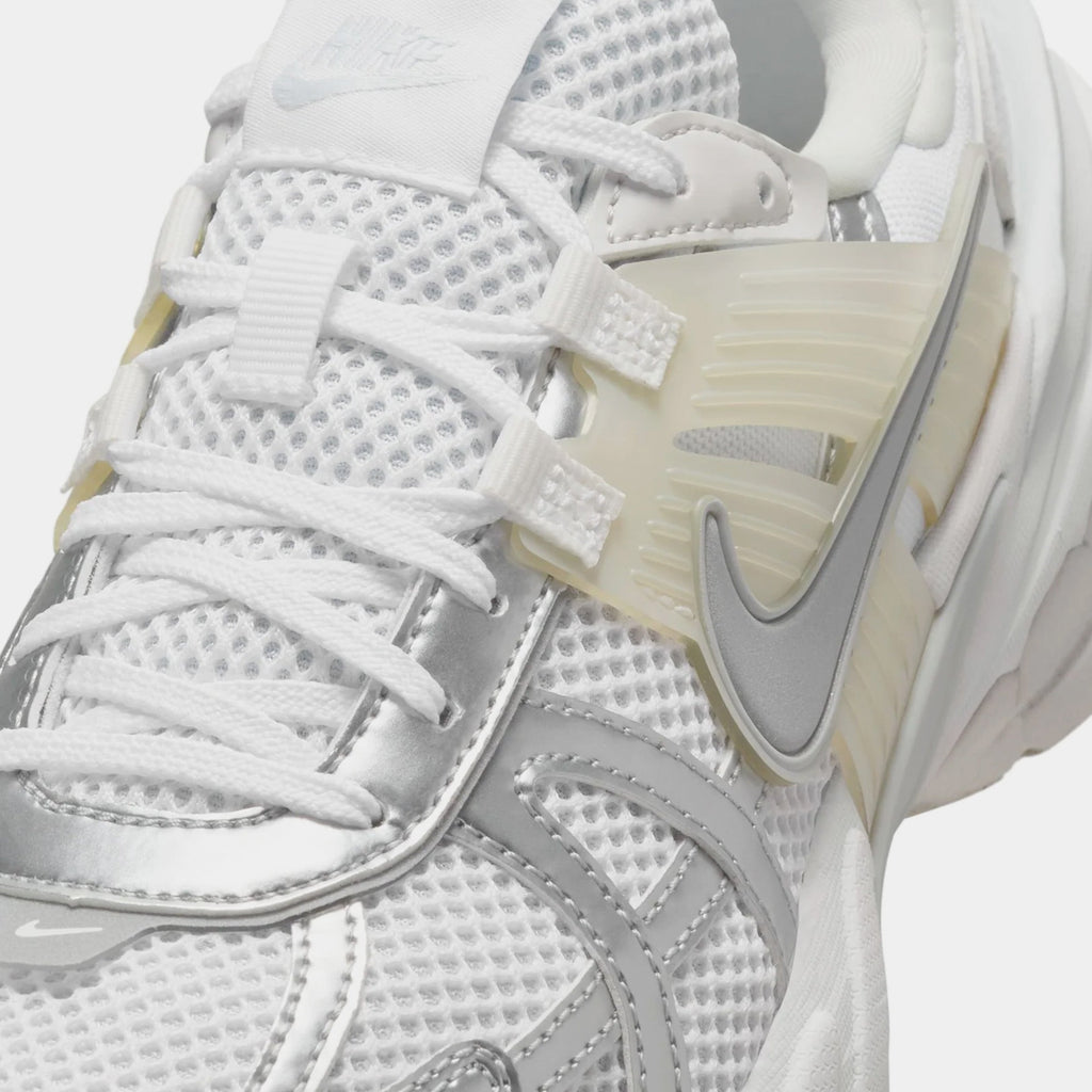 Exclusive V2K Run Womens Running Shoes (White/Metallic Silver/Platinum Tint) — 6 — Side View