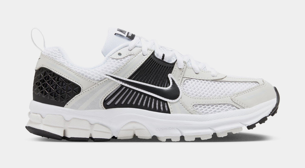 Exclusive Zoom Vomero 5 Grade School Running Shoes (Pure Platinum/Summit White/Dark Grey/Metallic Silver) — 3Y — Front View