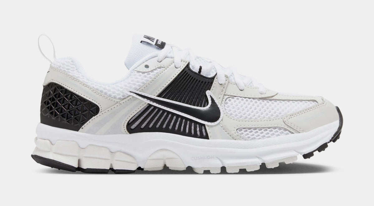 Exclusive Zoom Vomero 5 Grade School Running Shoes (Pure Platinum/Summit White/Dark Grey/Metallic Silver) — 3Y — Front View