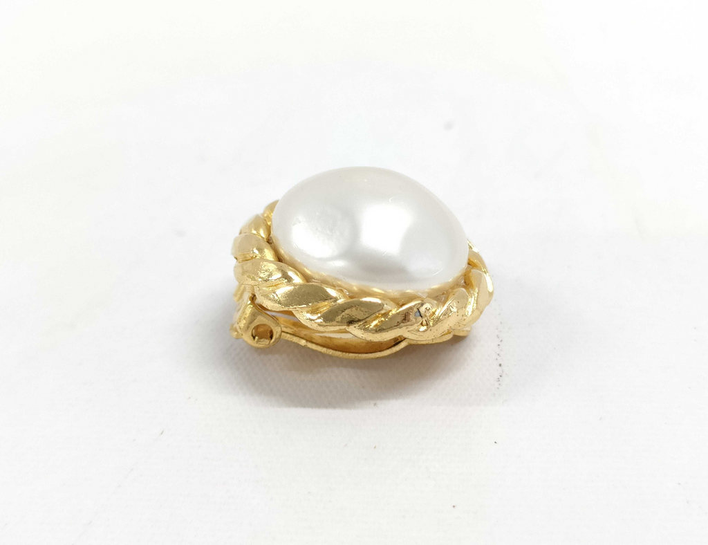 Chanel Vintage Round Clip-On Earrings Metal With Faux Pearl Gold Gold_Plated Earrings Jewelry (Pre-Owned)