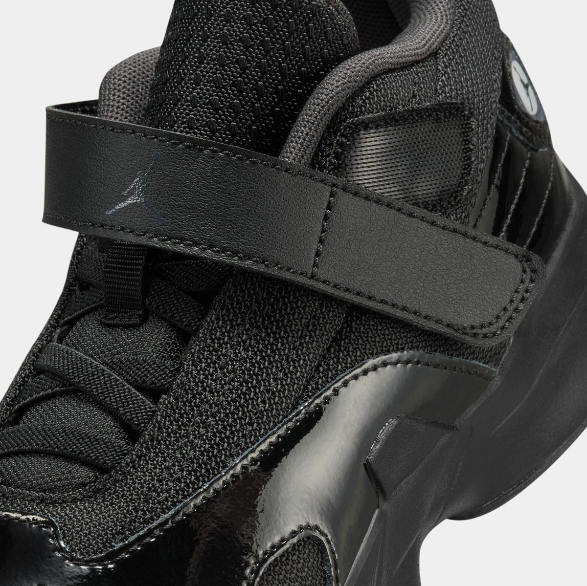 Exclusive Max Aura 6 Preschool Lifestyle Shoes (Black) — 10.5C — Side View