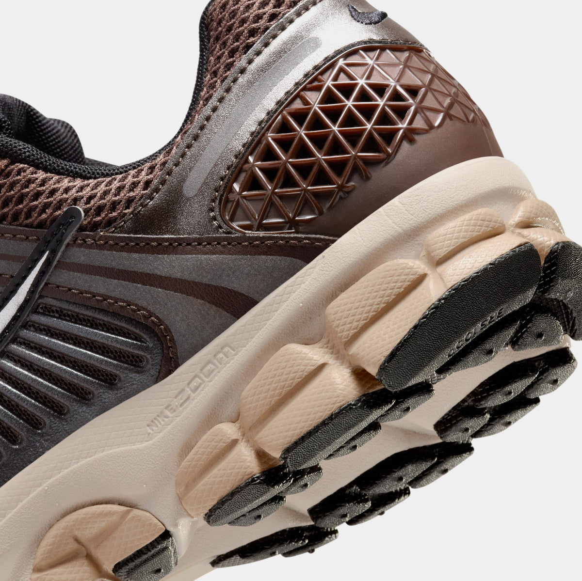 Exclusive Vomero 5 Womens Running Shoes (Baroque Brown/Chrome/Light Orewood Brown/Hemp) — 5 — Back View
