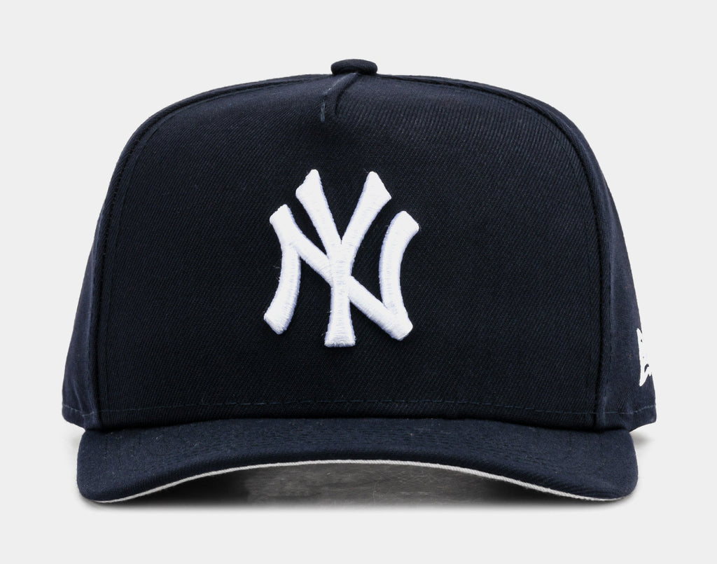 Exclusive New York Yankees Classic 950AF Snapback Mens Hat (Navy/White) — OS — Front View