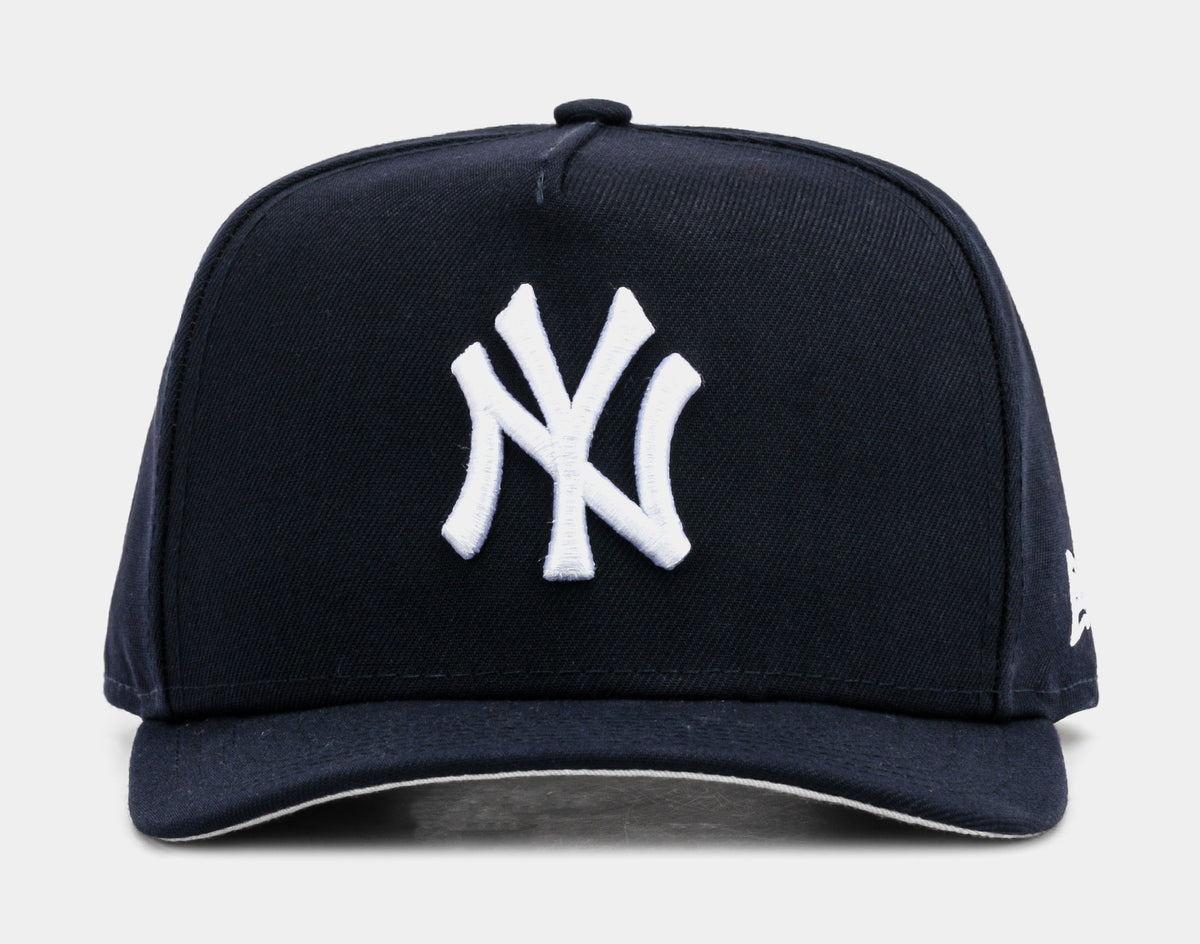 Exclusive New York Yankees Classic 950AF Snapback Mens Hat (Navy/White) — OS — Front View