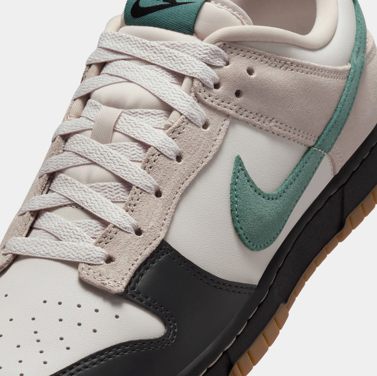Exclusive Dunk Low Mens Basketball Shoes (Light Orewood Brown/Black/Bicoastal) — 4 — Side View