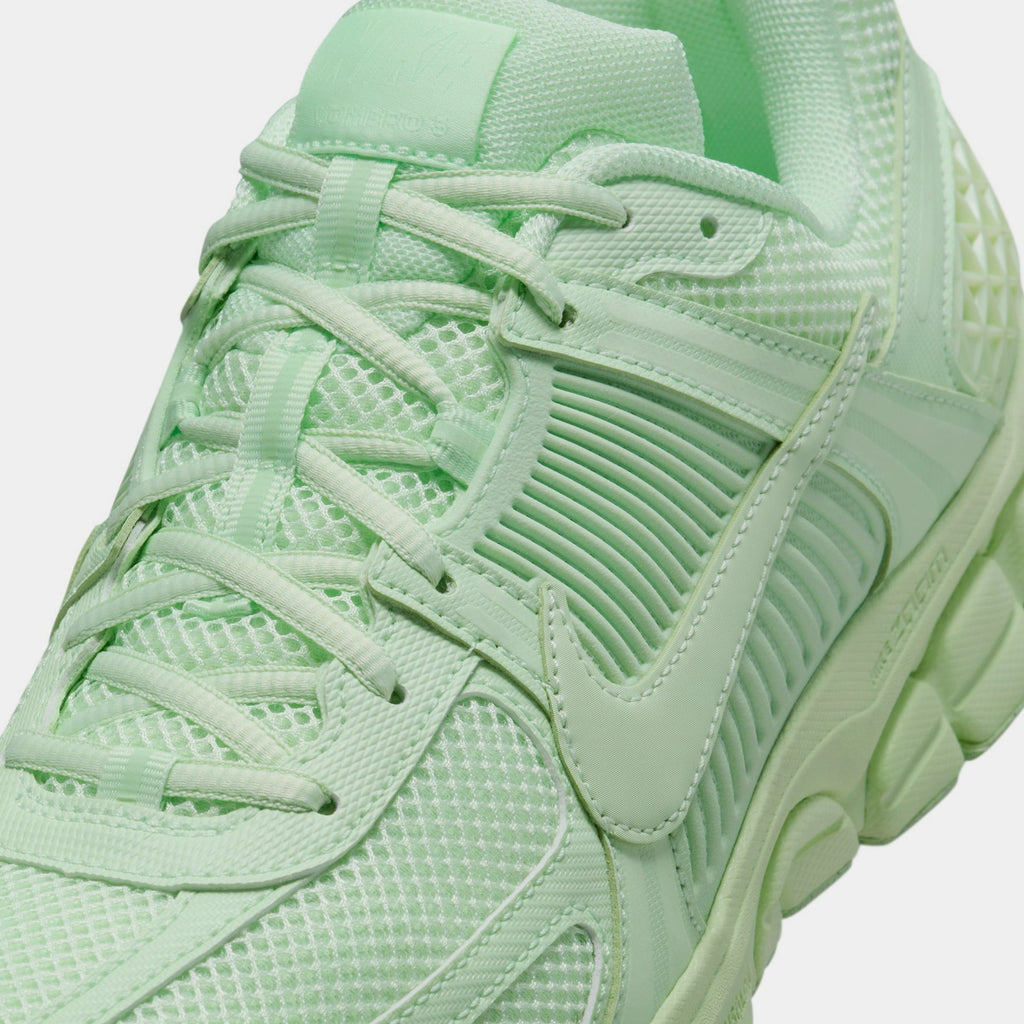 Exclusive Zoom Vomero 5 Mens Running Shoes (Vapor Green) — 4 — Side View