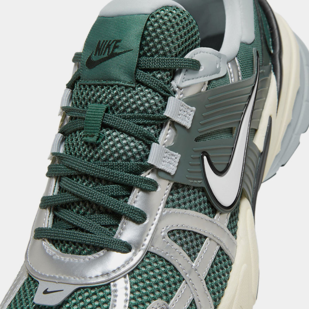 Exclusive V2K Run Mens Running Shoes (Vintage Green/White) — 6 — Side View