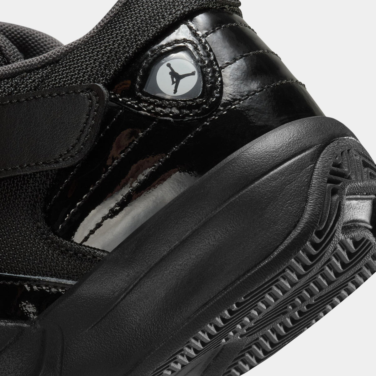 Exclusive Max Aura 6 Preschool Lifestyle Shoes (Black) — 10.5C — Back View