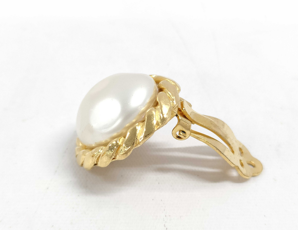Chanel Vintage Round Clip-On Earrings Metal With Faux Pearl Gold Gold_Plated Earrings Jewelry (Pre-Owned)