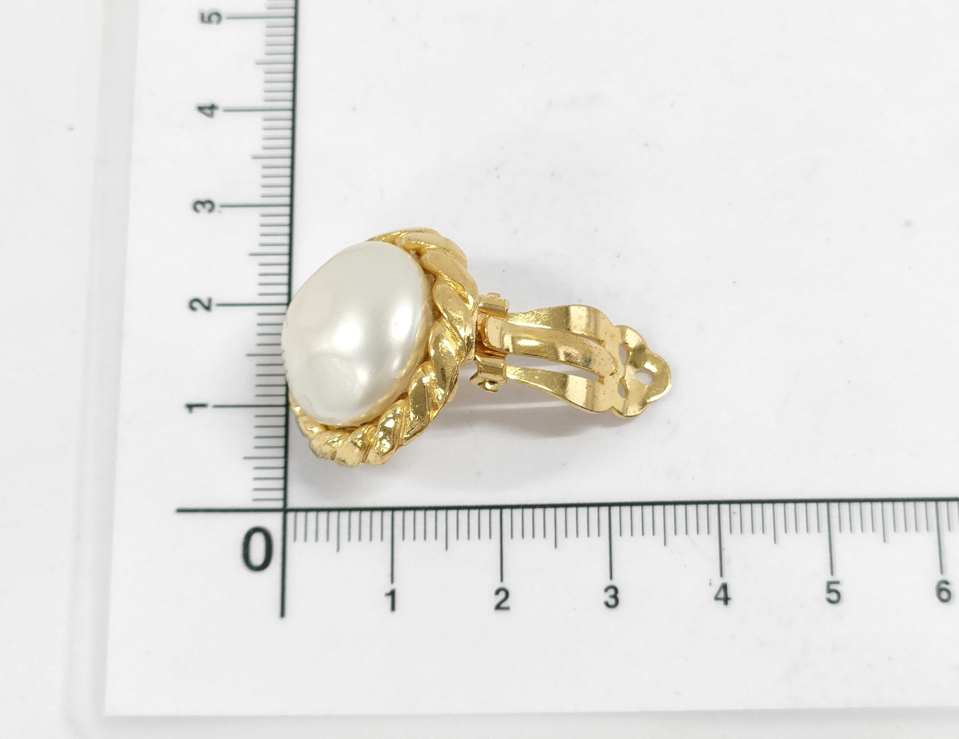 Chanel Vintage Round Clip-On Earrings Metal With Faux Pearl Gold Gold_Plated Earrings Jewelry (Pre-Owned)