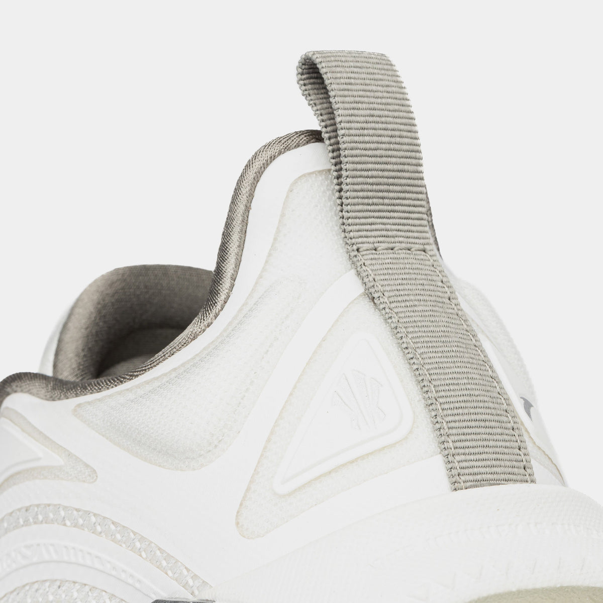 Exclusive Kai 1 Yang Grade School Basketball Shoes (White/Grey) — 3Y — Back View