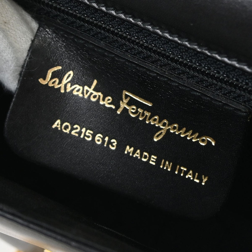 Salvatore Ferragamo Gancini Shoulder Bag Leather Black Leather Shoulder Bag Bag (Pre-Owned)
