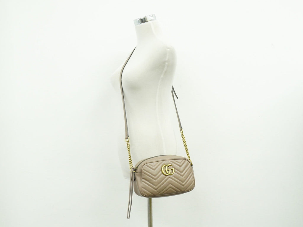 Gucci Gg Marmont Shoulder Bag Matelasse Leather Beige Leather Shoulder Bag Bag (Pre-Owned)