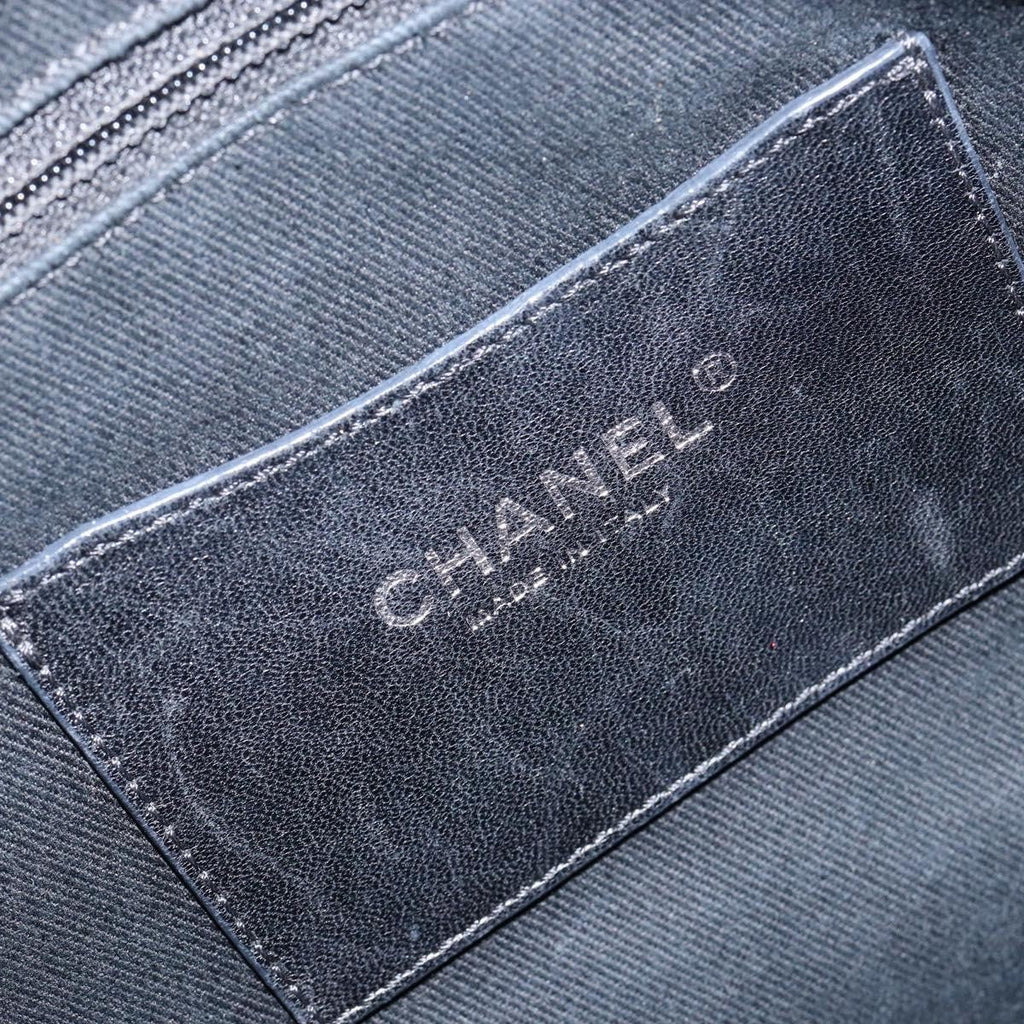 Chanel Cc Charm Tote Quilted Iridescent Calfskin Green Leather Tote Bag Bag (Pre-Owned)