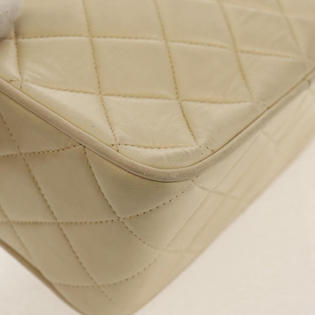 Chanel Chain Flap Shoulder Bag Quilted Lambskin Beige Leather Shoulder Bag Bag (Pre-Owned)
