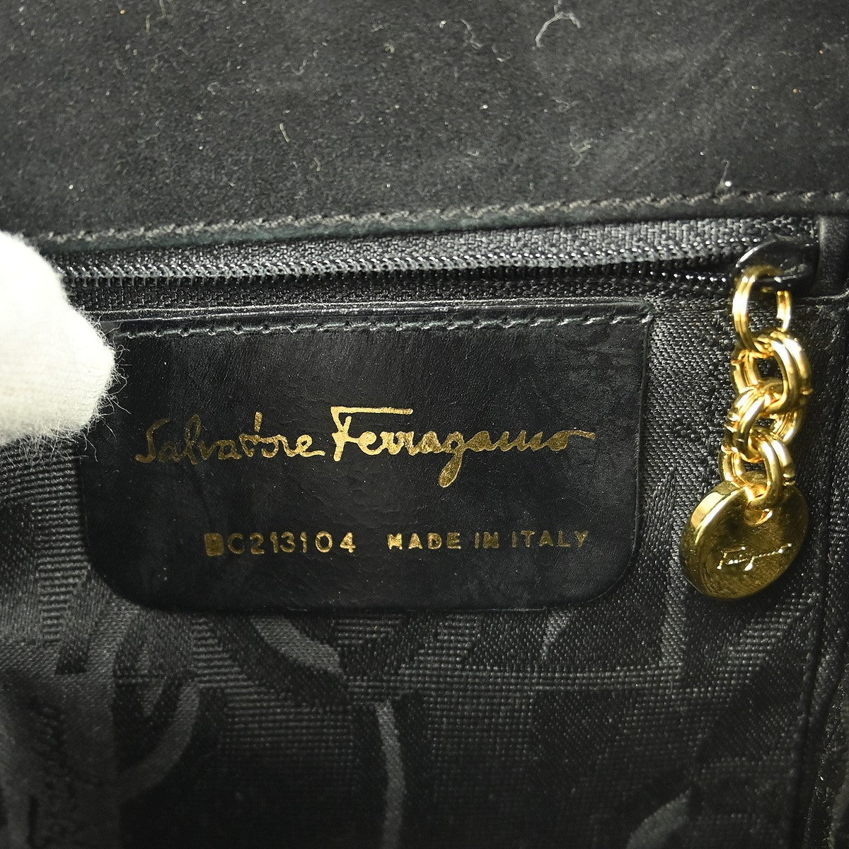Salvatore Ferragamo Vintage Vara Bow Handle Shoulder Bag Suede Black Suede Handbag (Pre-Owned)