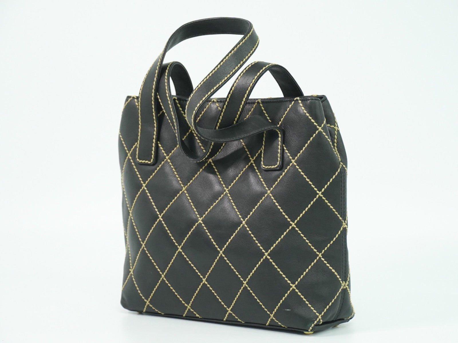 Chanel Surpique Tote Quilted Leather Black Leather Handbag (Pre-Owned)