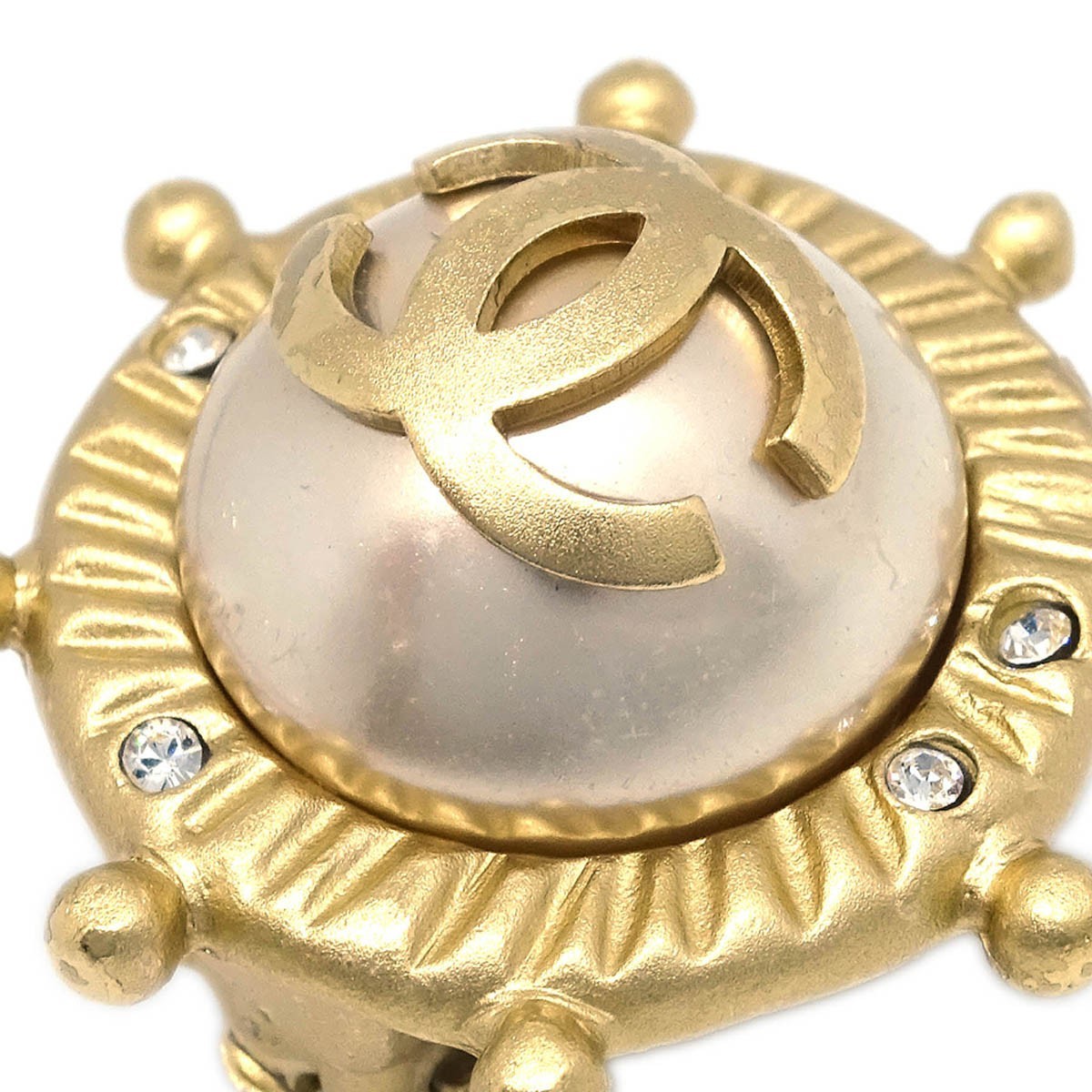 Chanel Vintage Round Clip-On Earrings Metal With Faux Pearl Gold Metal Earrings Jewelry (Pre-Owned)