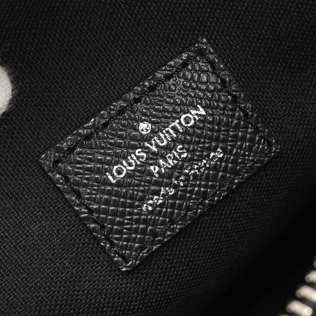Louis Vuitton Dimitri Messenger Bag Taiga Leather Black Leather Shoulder Bag Bag (Pre-Owned)