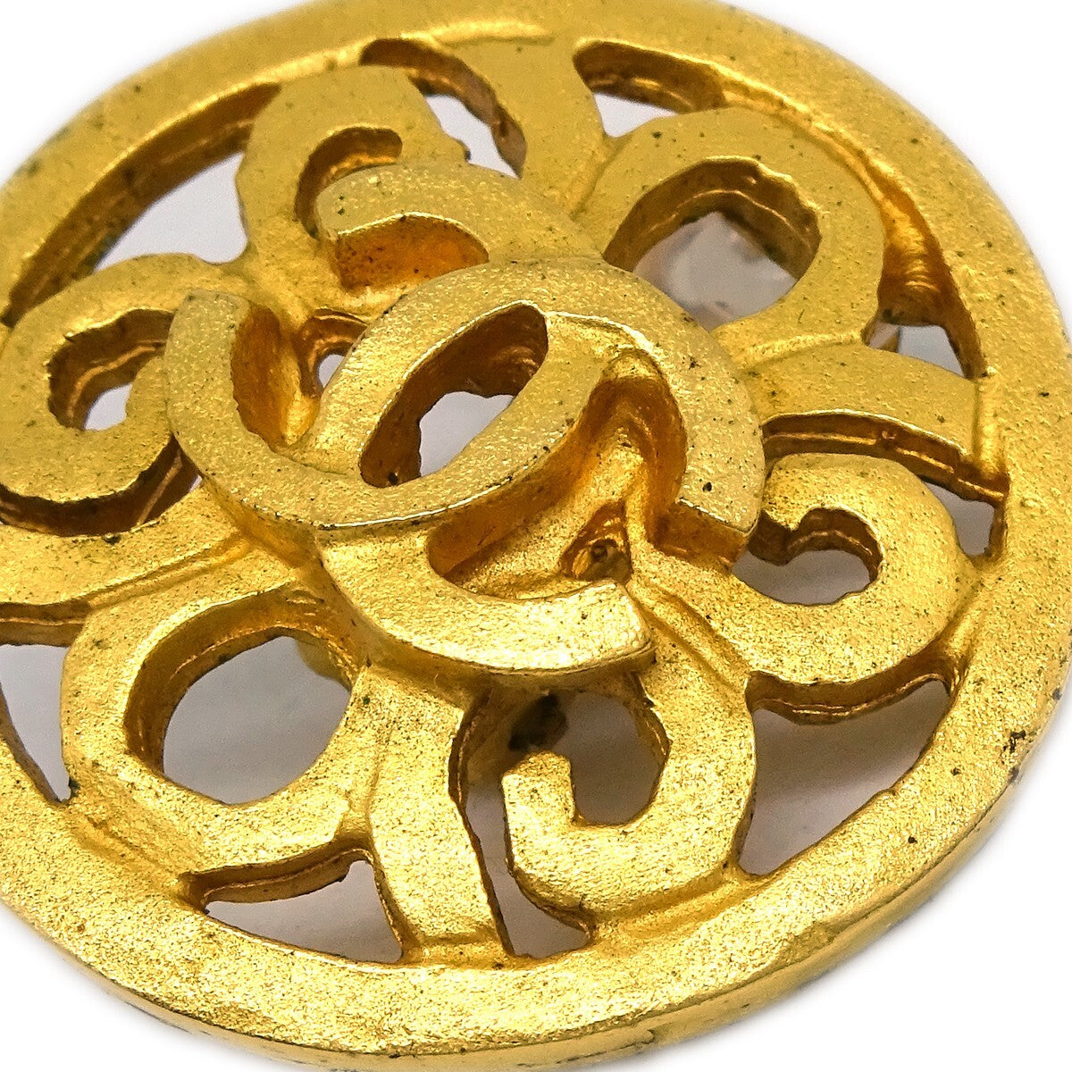 Chanel Vintage Cc Round Clip-On Earrings Metal Gold Gold_Plated Earrings Jewelry (Pre-Owned)