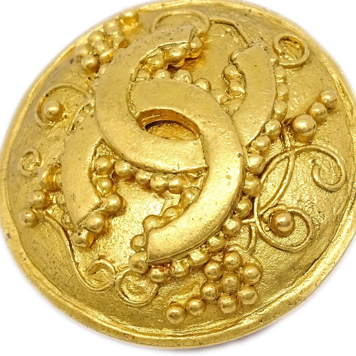 Chanel Vintage Round Cc Clip-On Earrings Metal Gold Gold_Plated Earrings Jewelry (Pre-Owned)
